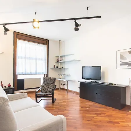Flat In Duomo Апартаменты Милан